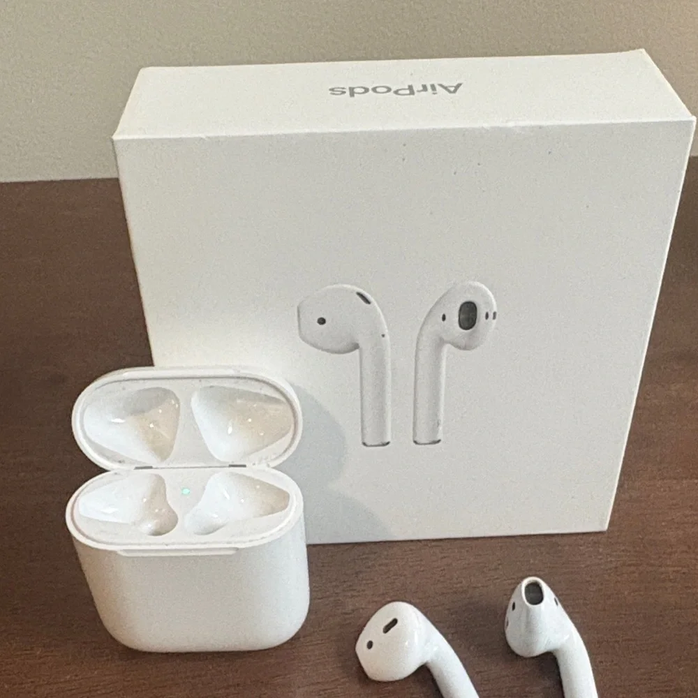 Apple Wireless Earbuds with Charging Case - White